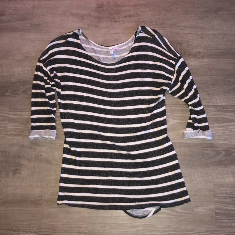 Stripped white and grey long 3/4 shirt
